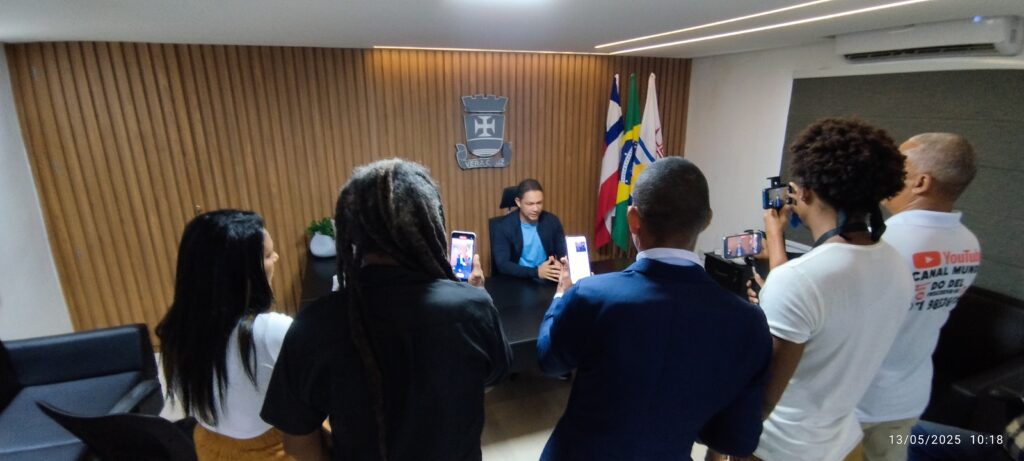 Prefeito de Vera Cruz apresenta ações emergenciais diante das fortes chuvas em coletiva de imprensa