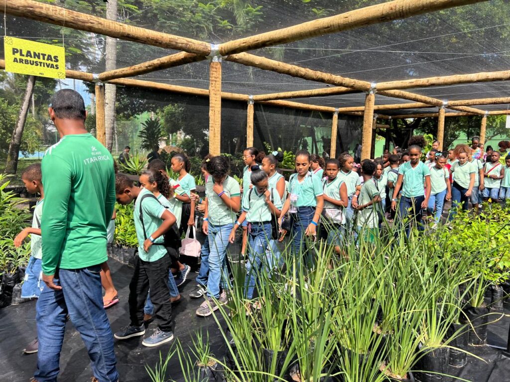 Village Itaparica inaugura Viveiro Educador e promove trilha ecológica para estudantes de Vera Cruz
