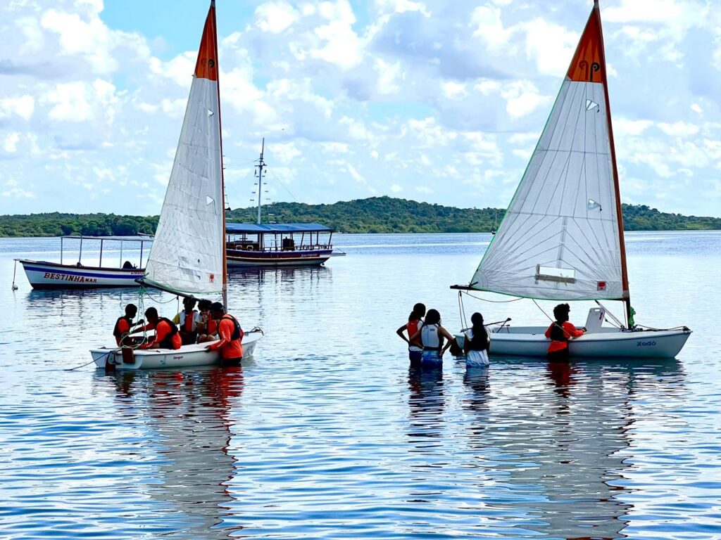 Projeto i9Vela promove aula gratuita de navegação à vela para crianças e adolescentes em Catu