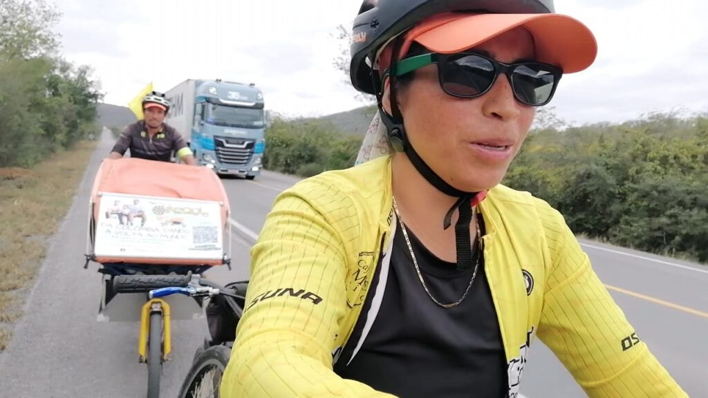 Pedalar em terra de gigantes BR-242, rumo incerto à Chapada Diamantina