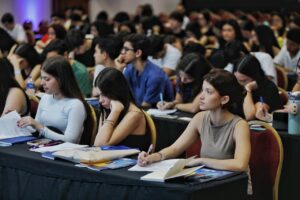 Revisão gratuita para vestibular de Medicina reúne mais de 300 estudantes em Salvador