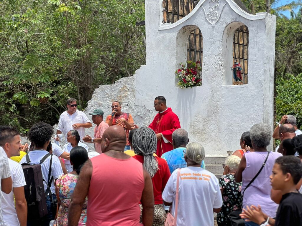 Entre o rio e a fé, a festa centenária de São Simão em Tairu