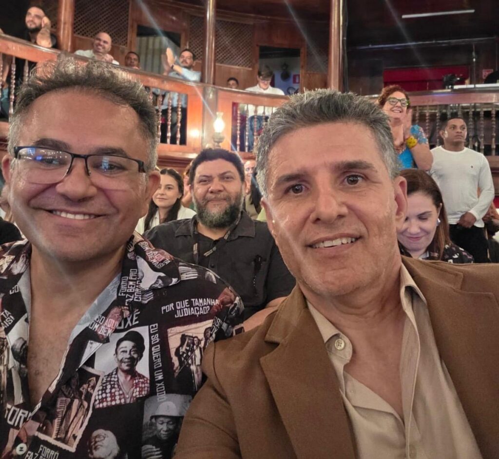 Del Feliz representa a Bahia na entrega de dossiê do forró à Unesco Del Feliz representa a Bahia na entrega de dossiê do forró à Unesco