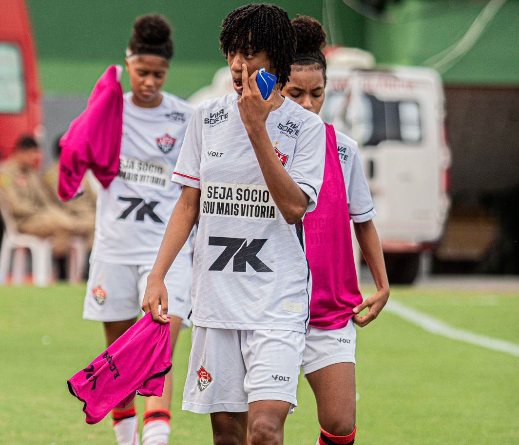 Da Ilha de Itaparica para o Vitória, Iasmin transforma talento em trajetória no futebol baiano