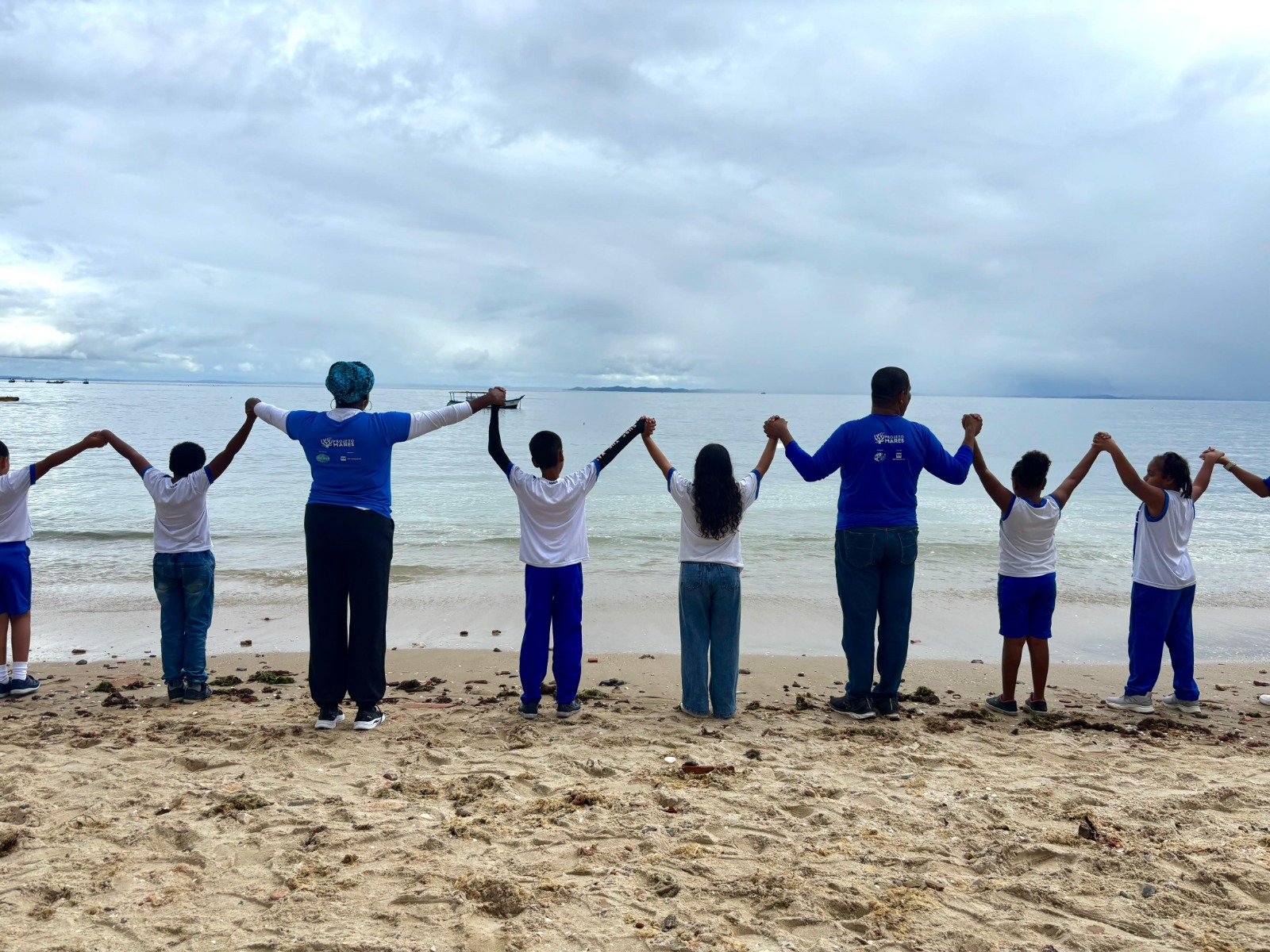 Projeto Mares mobiliza comunidade para ação de limpeza na Ilha de Itaparica